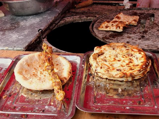 新疆美食有哪些，新疆的美食有哪些（新疆的10样“西域美食”）