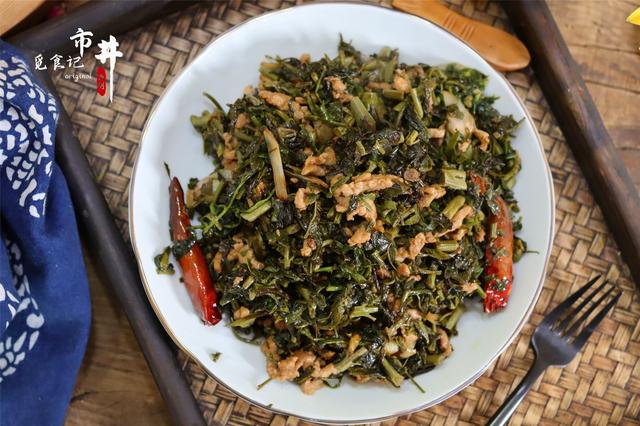 焯水香椿放冰箱一年还能吃吗，香椿冷冻一年可以吃吗（冰箱里放了大半年的香椿）