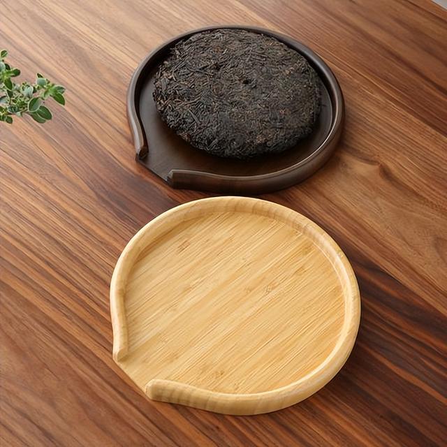 普洱茶饼如何正确撬茶，普洱茶的撬法_普洱茶饼撬茶技巧（才知道茶饼应该这样拆）