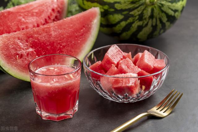 生凉瓜的功效与作用，生凉瓜的功效与作用是什么（夏天多吃“凉瓜”）