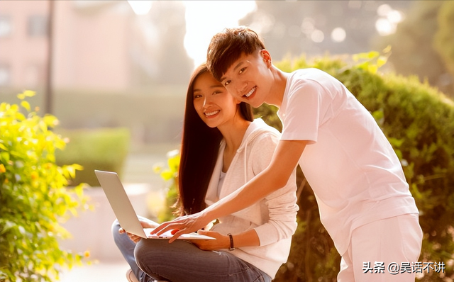 如何对待大学生恋爱，如何对待大学生恋爱心理（给大学里想谈恋爱的同学2条最最良心的原则）