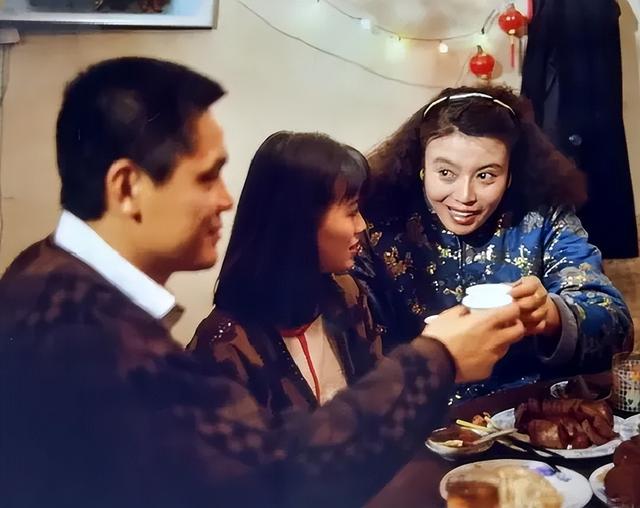 春节的内容30字，春节的由来简介30字（赵丽蓉老师凭此片拿下影后）