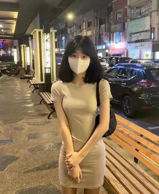 女生喜欢绿色暗示什么，女生穿绿色上衣暗示（我却被打脸了，不能以貌取车）