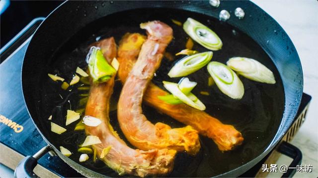 香辣孜然鸡脖的做法，想吃孜然鸭脖不用出去买
