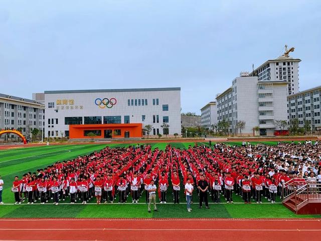 开学典礼新闻稿，开学典礼新闻稿报道（不负韶华扬风采——2022年秋季开学典礼）