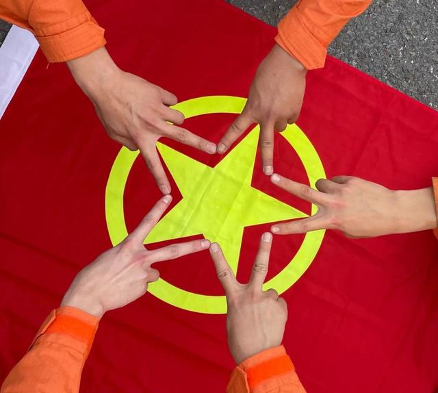 青春奋斗物语，青春奋斗物语演员表（奋斗的青春，在路上）