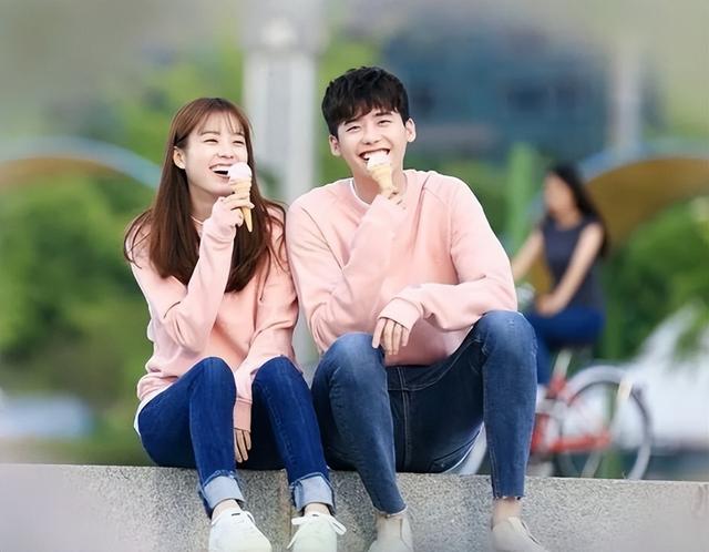 韩国最美十位女星，2023年韩国最美的10大女星