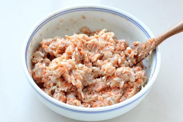 糯米莲藕珍珠丸子怎么做，糯米莲藕珍珠丸子怎么做视频（年夜饭做一道珍珠糯米丸子）