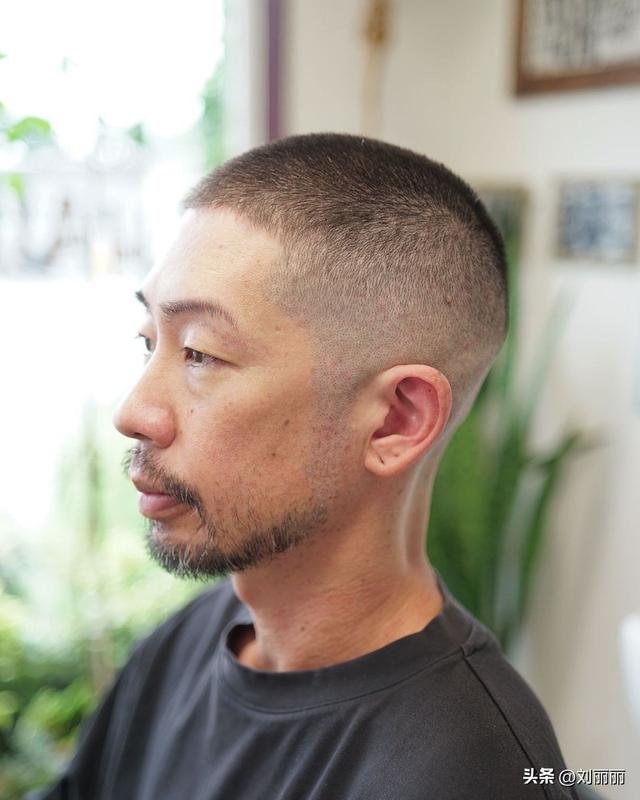 男生什么发型好看，男生弄什么发型好看（男士发型别乱剪）