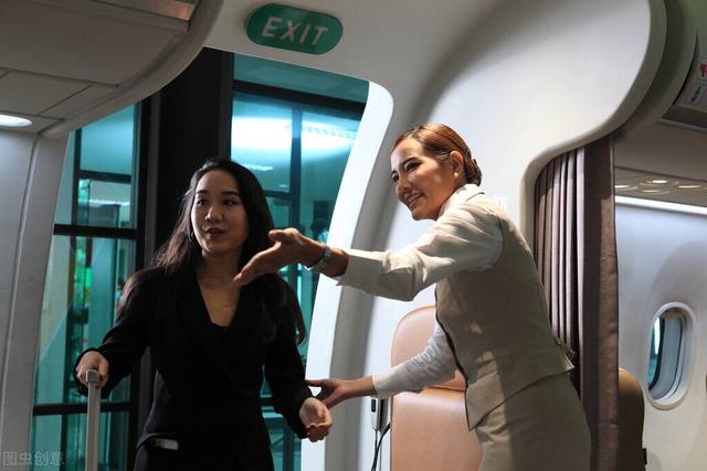 空姐一个月多少工资，空姐工资一般多少钱一个月（空姐月收入约2000何以维持生计）