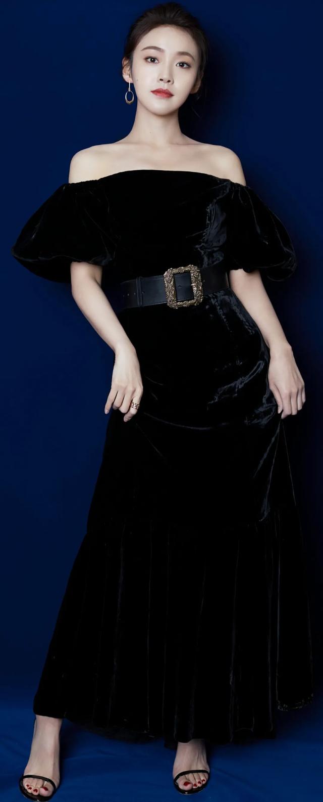 女生只穿三个创可贴，创可贴女孩（樊胜美2.0朱喆）