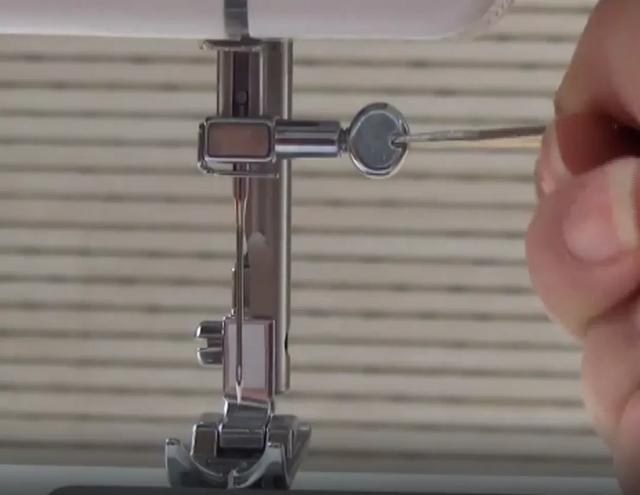 手动缝纫机怎么使用,手动缝纫机不勾底线怎么修(手把手教学,包你学会) 手动缝纫机怎么使用,手动缝纫机不勾底线怎么修(手把手教学,包你学会)