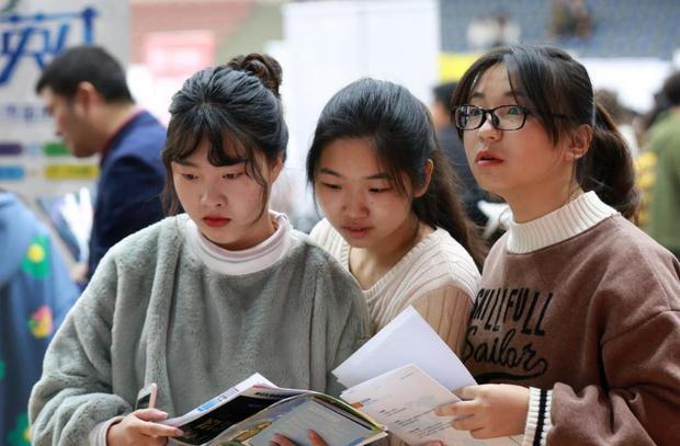 考上央财的人什么水平，中央财经大学比985好吗（老师一番话让学生恍然）