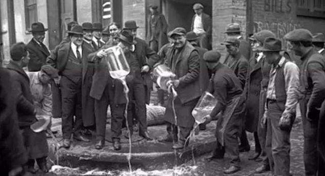 经济危机的四个阶段，资本主义经济危机的四个阶段（回顾1929年经济危机）