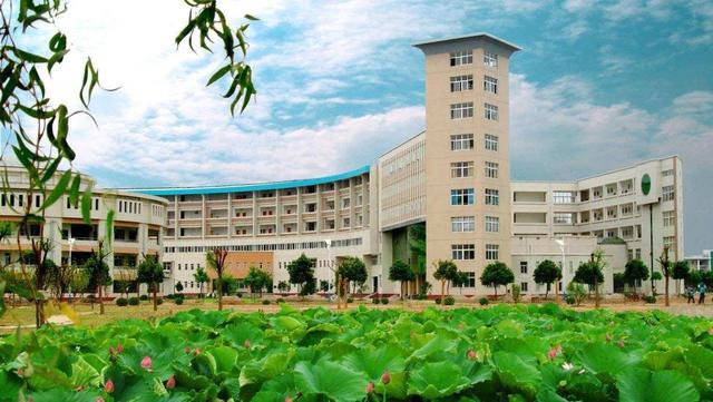 黃岡師範學院西校門黃岡師範學院(huanggang normal university),簡稱