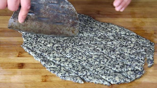 女人吃猪肝有什么好处，猪肝一周吃几次补血（多吃“4红3黑2绿”）