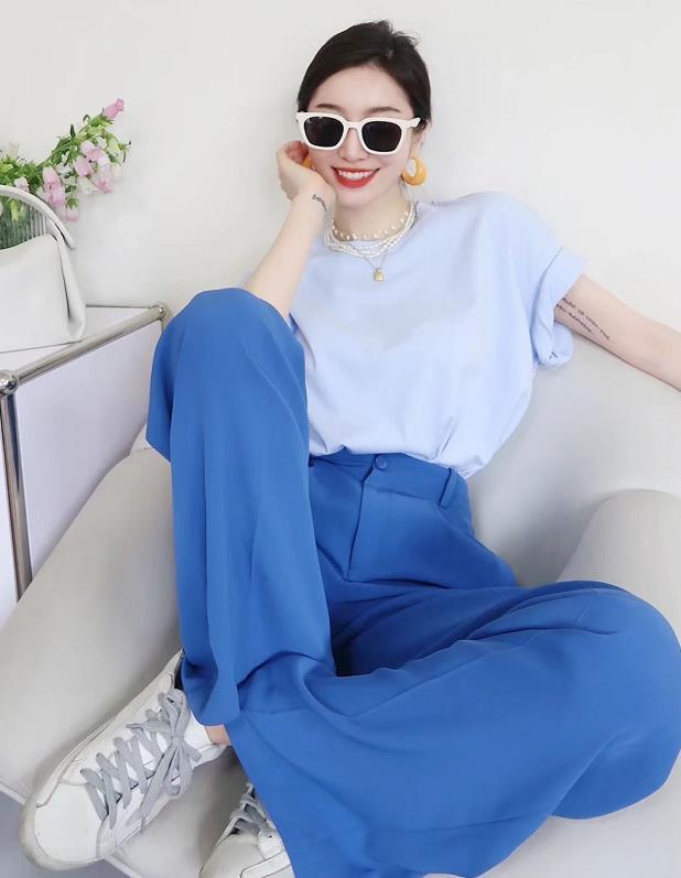 什么颜色衣服最显老，哪些颜色显老（尽量少穿这4种衣服颜色）