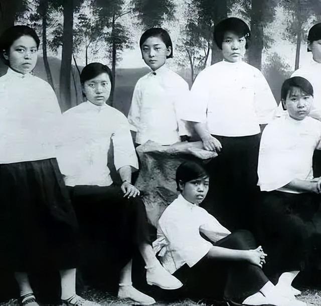 毕占云烈士纪念馆，毕占云（新中国首任省高院女院长）