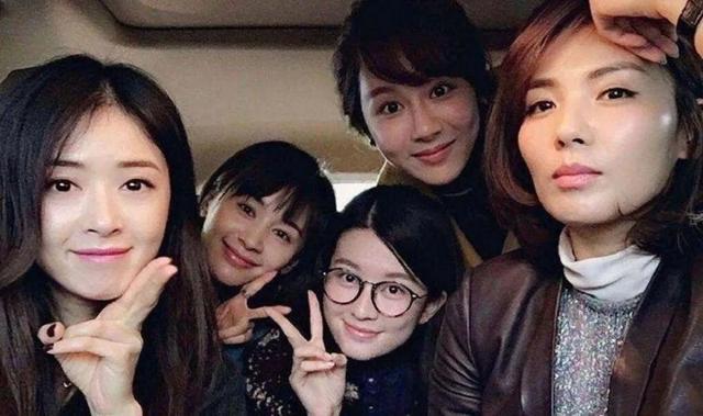 王子文35周岁生日，蒋欣送祝福叫她“小妖精”，男友亲自做蛋糕