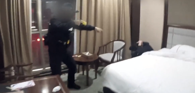 破操场埋尸案，抓糯康，灭冲天大火，有人拿到一等功时，母亲哭了