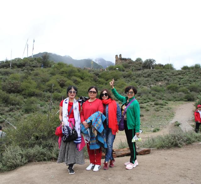 有什么成语描写赞美拉萨的天空，形容拉萨的天空的词语（天上西藏大美于行）