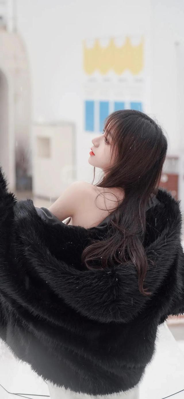 描写雪中美女的句子，夸奖雪中美女的句子（雪中美女唯美写真图集）