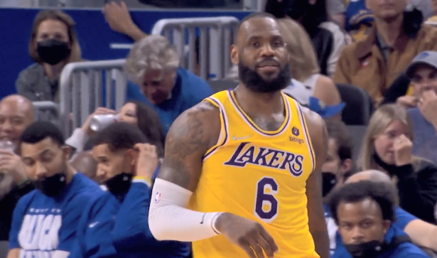 nba历届得分王，NBA历届得分王（詹姆斯正式加冕NBA历史总得分王）