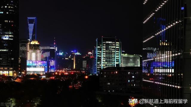上海纽约大学学费一年多少钱，上海纽约大学学费一般多少（为什么上海纽约大学录取分数线比肩985/211,每年学费10万）