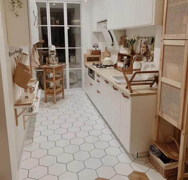 厨房吊顶一般多高，厨房吊顶多少的高度（厨房一定照顾到“10个细节”）