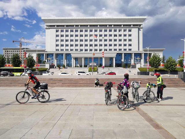 县令相当于现在什么官，县丞相当于现在的什么官（为何古代的县令却只是七品芝麻官）