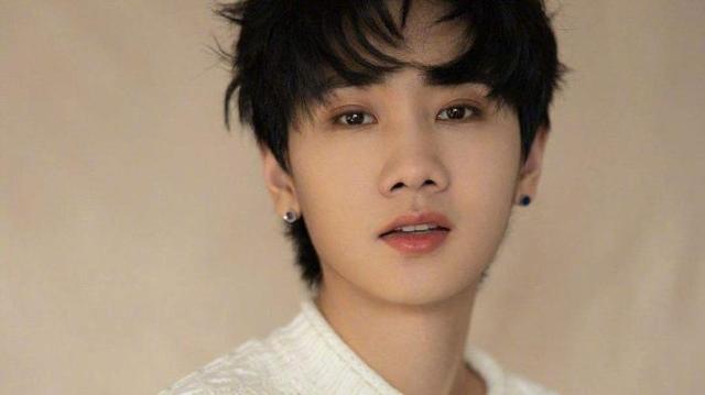 李承铉个人资料，李承铉第一任妻子（吴昕、李承铉朋友圈曝光）