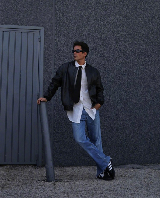 男士牛仔裤基本款，穿牛仔裤避免“太花俏”