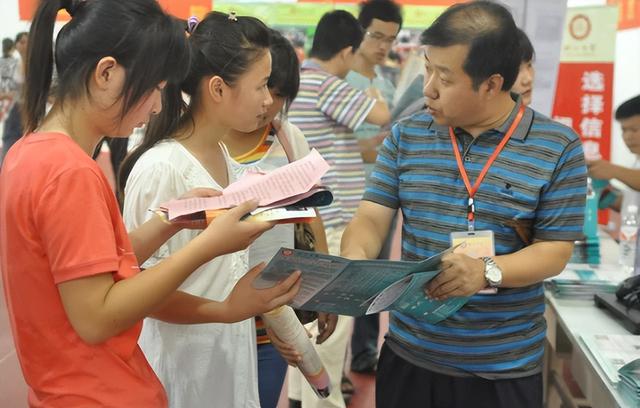 高铁专业就业前景如何，高铁专业就业前景怎么样（就业率在95%以上的三个专业）