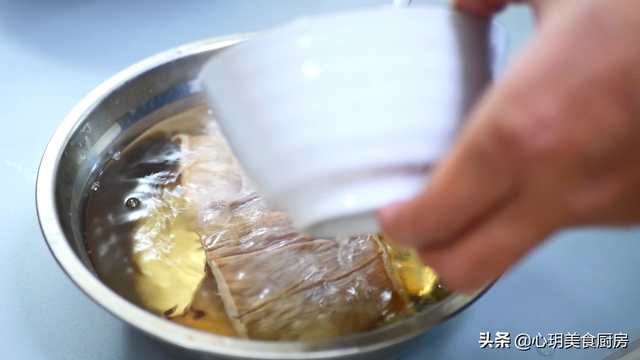 鱿鱼干的制作方法，鱿鱼鱼干怎么做（海边人教正确做法）