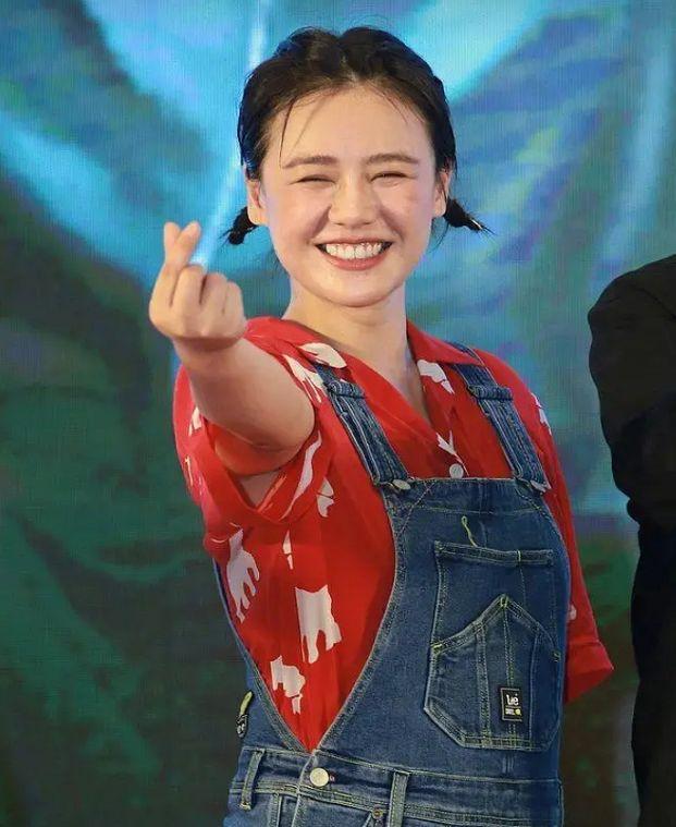 张哲轩个人资料简介，张哲轩生日晒私照官宣与马思纯恋情