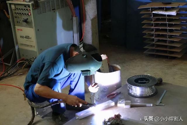 :电焊焊接技巧，电焊焊接技巧试题（电焊立焊和仰焊有何技巧）