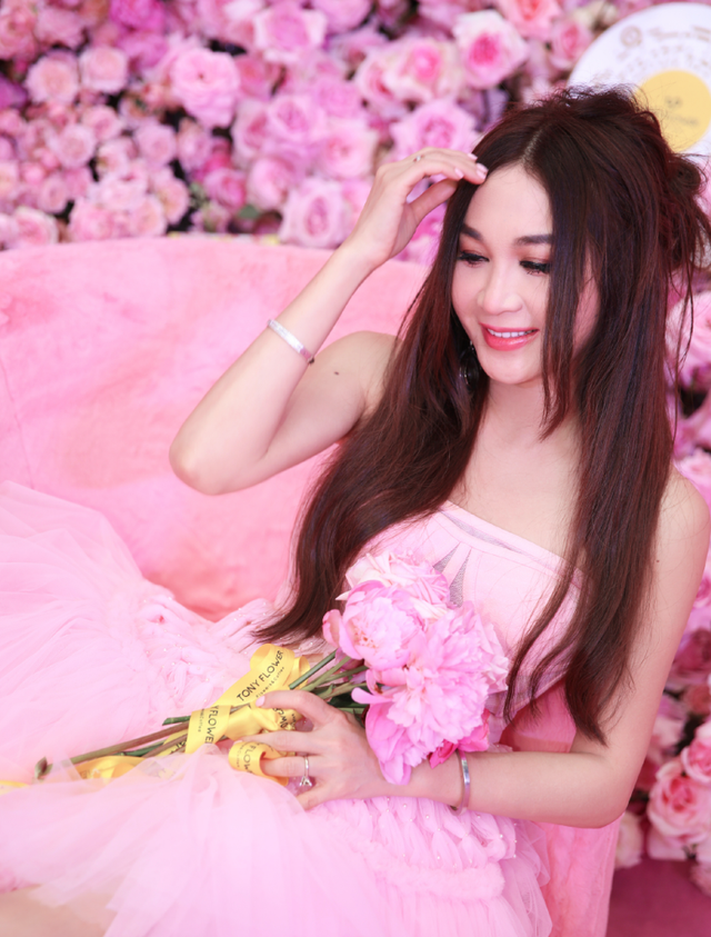 永远一家人演员表，永远一家人演员表剧情介绍（靠老公怀里表情娇羞）