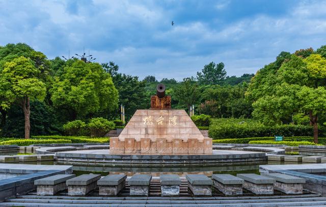 有海的地方哪个比较适合旅游，适合旅游的海边城市（带你领略上海的“海”）