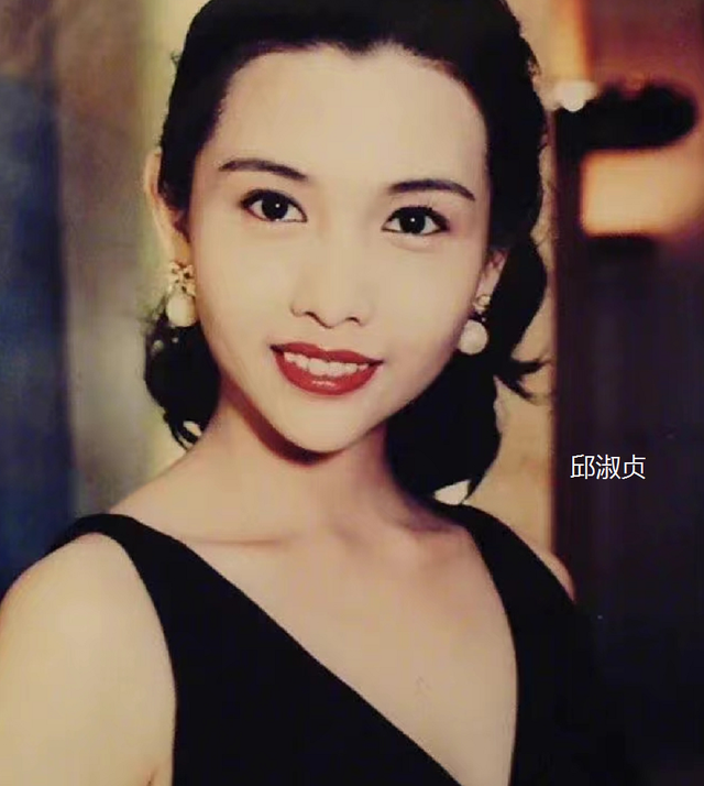 明星父女颜值对比黄多多，邱淑贞女儿大长腿