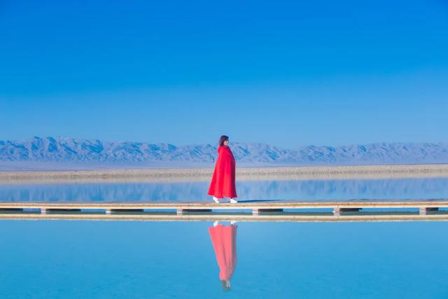 摆渡人的深层含义，摆渡人的深层含义是什么（《摆渡人》：生活能渡的）