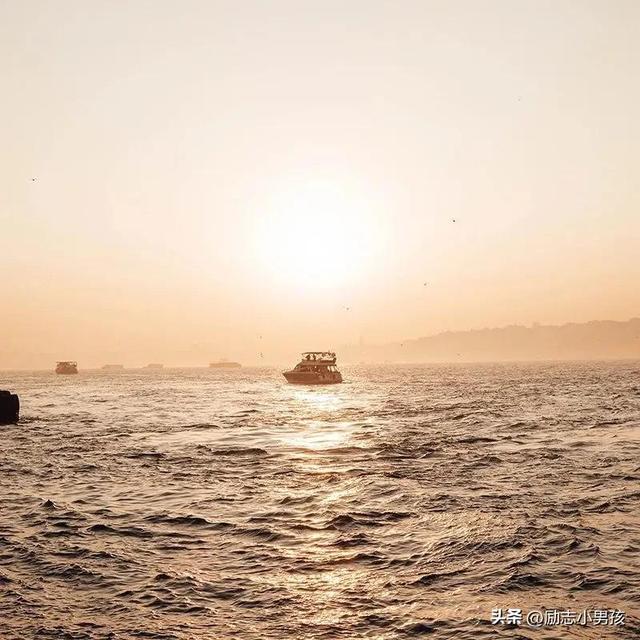 励志努力的文案，激励自己努力的文案简短（在世界上留下很厉害的痕迹）