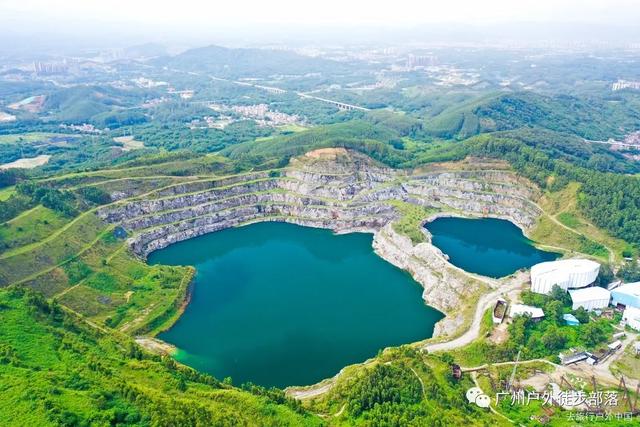 森林天坑怎么下去，迷失森林怎么下天坑（油麻山 防空洞 天坑）