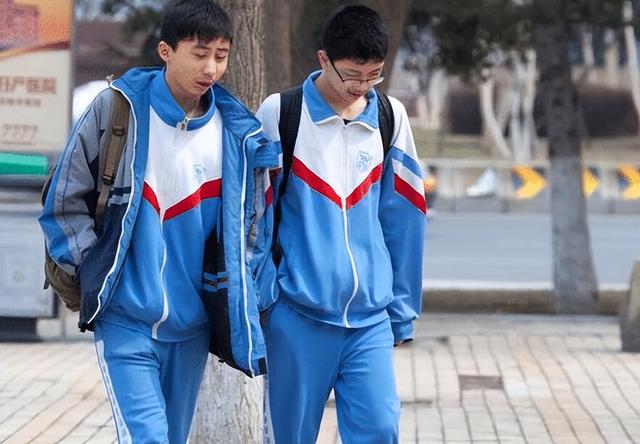 学生家庭情况怎么写，也能看出学生的家庭“贫富差距”