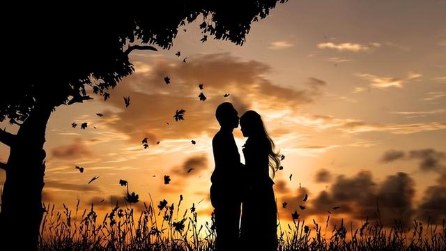 关于浪漫的句子，关于浪漫美好的句子（关于爱情的句子唯美短句）