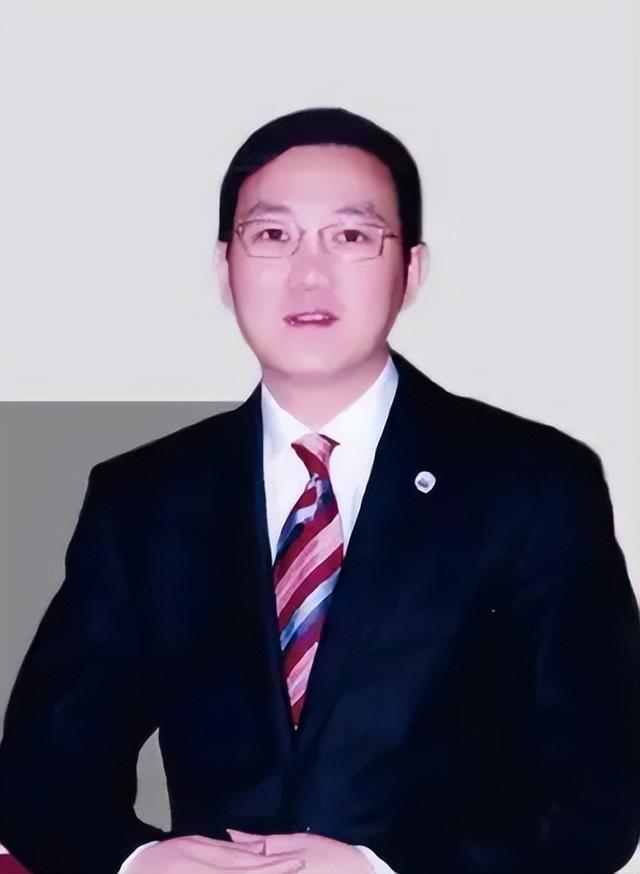 董卿老公密春雷终于现身！将重回工作岗位履职，夫妻俩已消失数月
