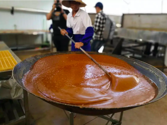 碳化糖和白砂糖有什么区别，碳化糖与白糖的区别（白糖加入工业酸）