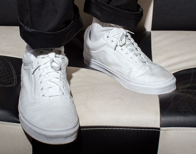 如何用清洁液清洗小白鞋，如何用清洁液清洗小白鞋视频（你知道正确清洗方法吗）