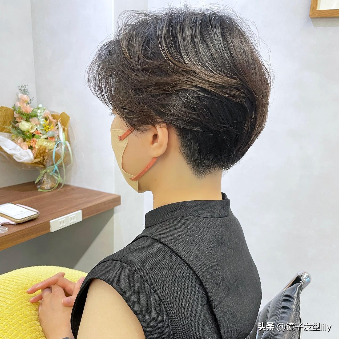 头大适合什么发型，头比较大的人适合剪什么发型（越剪越美的发型17款）