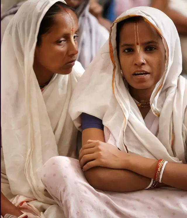 印度女性的社会问题，印度女性的社会问题纪录片（为何印度女性处境仍如此凄惨）