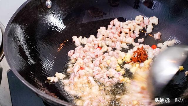 酱焖小土豆的制作方法，这样做肉末烧土豆仔
